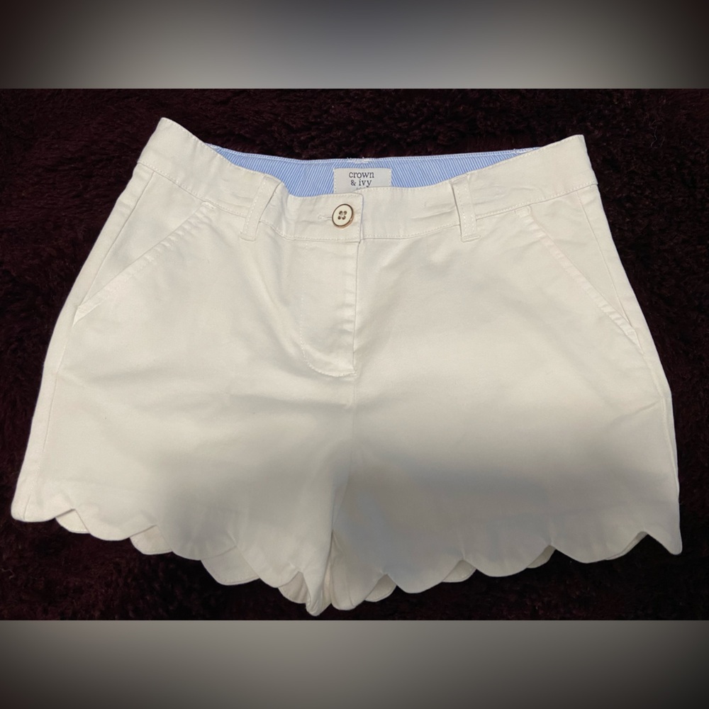 Crown & Ivy White Scalloped Kids Shorts